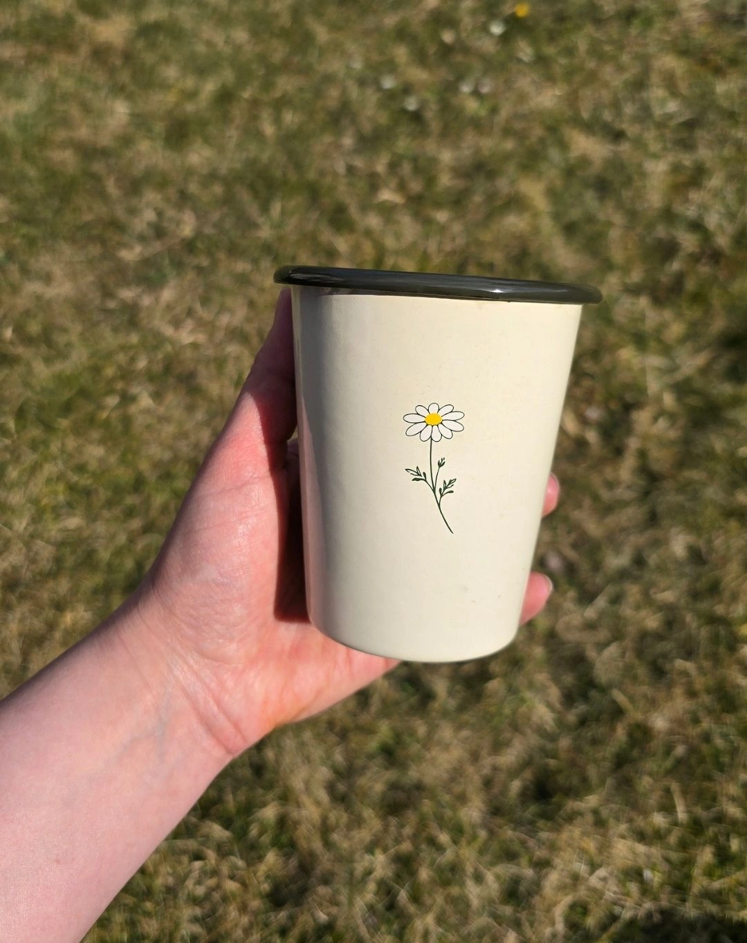 Kubek Emaliowany ◦ Piknikowy ◦ Stożek ◦ Rumianki ◦